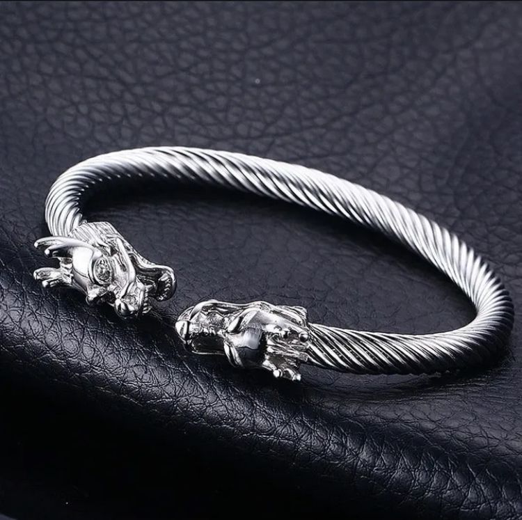 Majestic dragons cuff